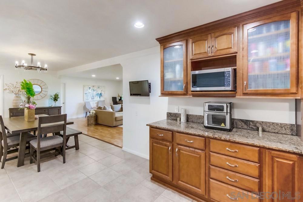 2540 Clairemont Dr. #105
