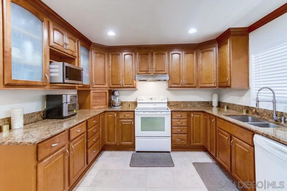 2540 Clairemont Dr. #105