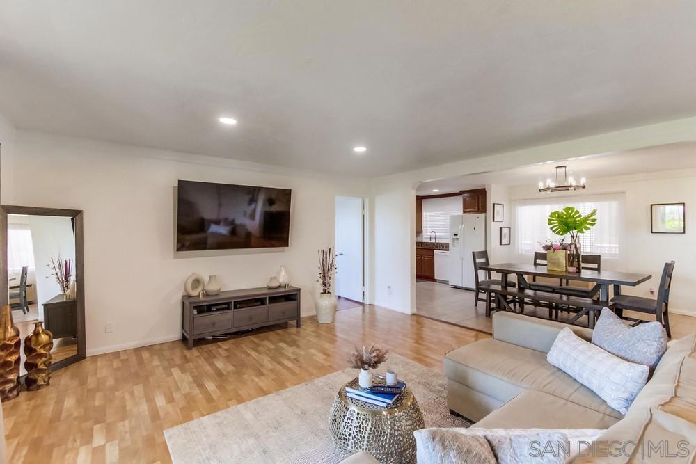 2540 Clairemont Dr. #105