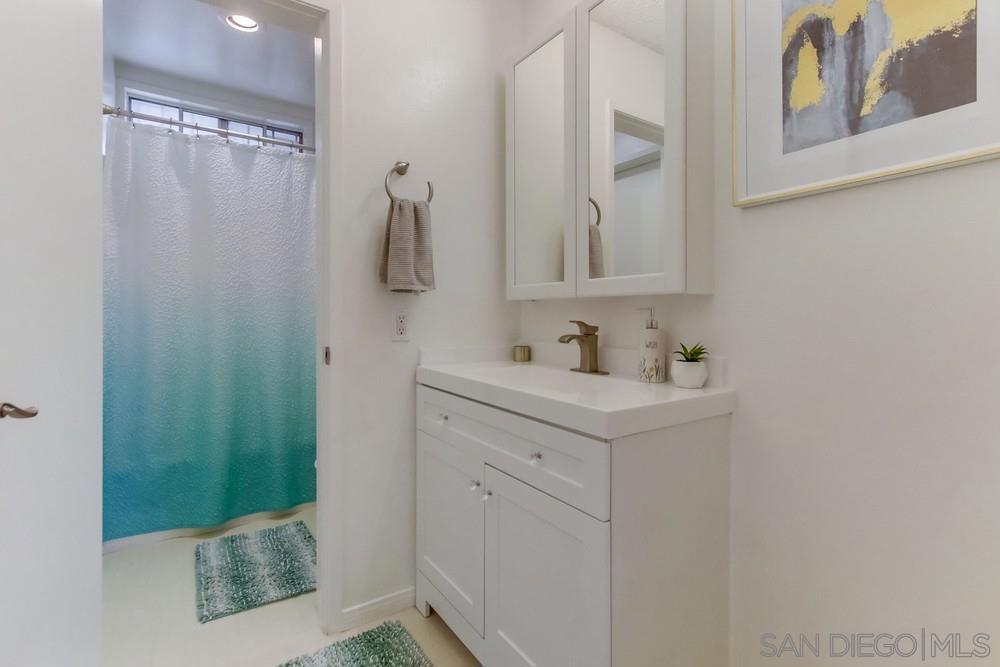 2540 Clairemont Dr. #105