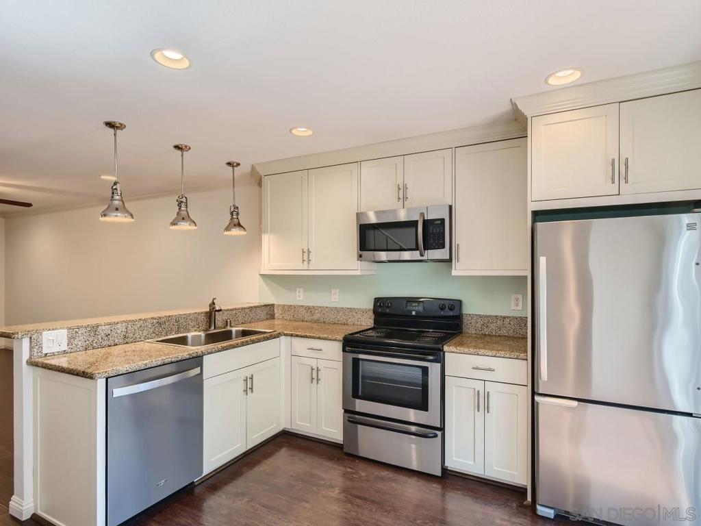 7856 Camino Glorita