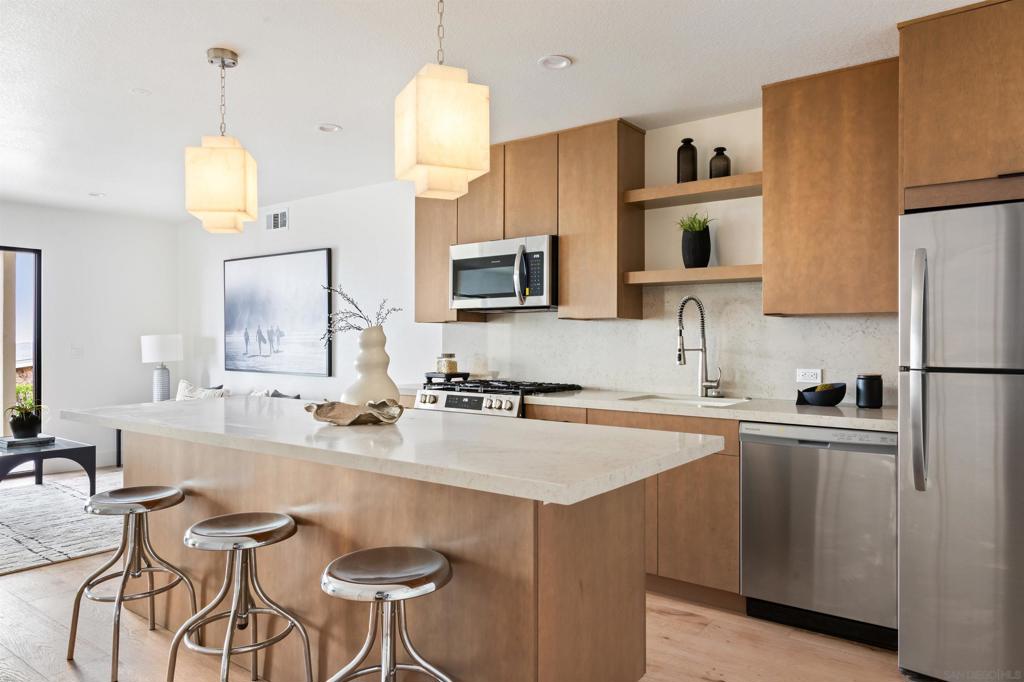 2481 La Marque St