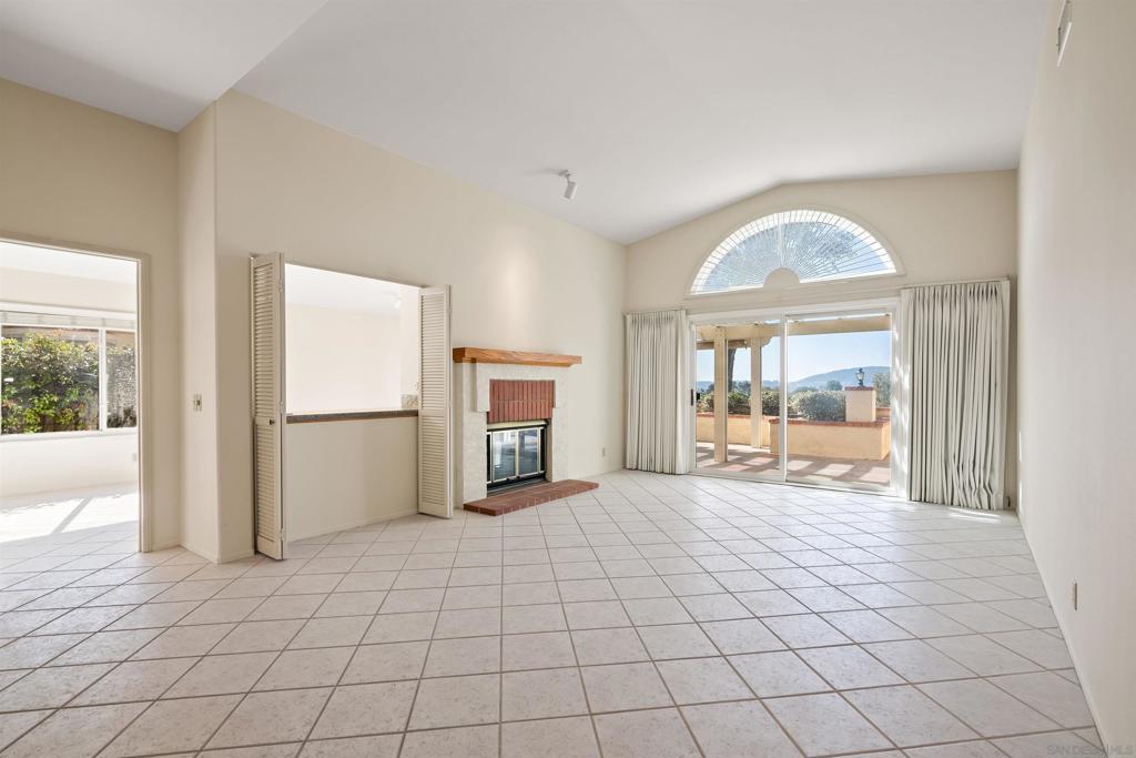 18113 Calle Estepona