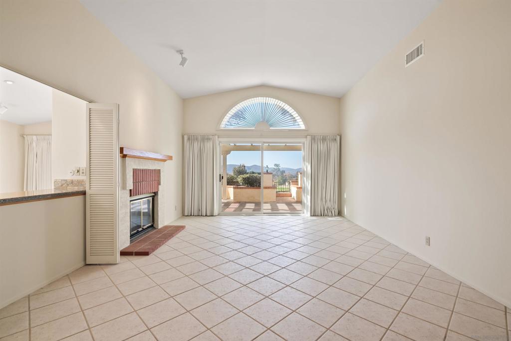 18113 Calle Estepona