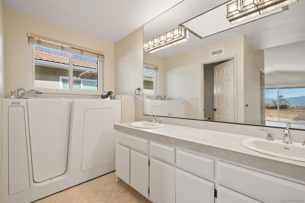 18113 Calle Estepona