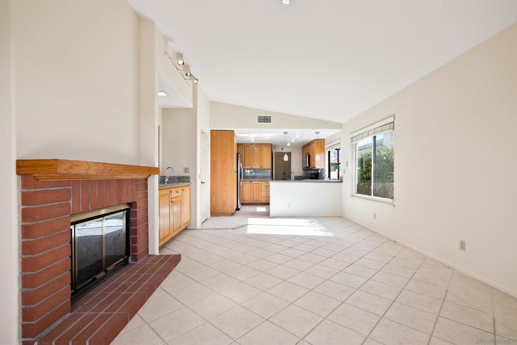 18113 Calle Estepona