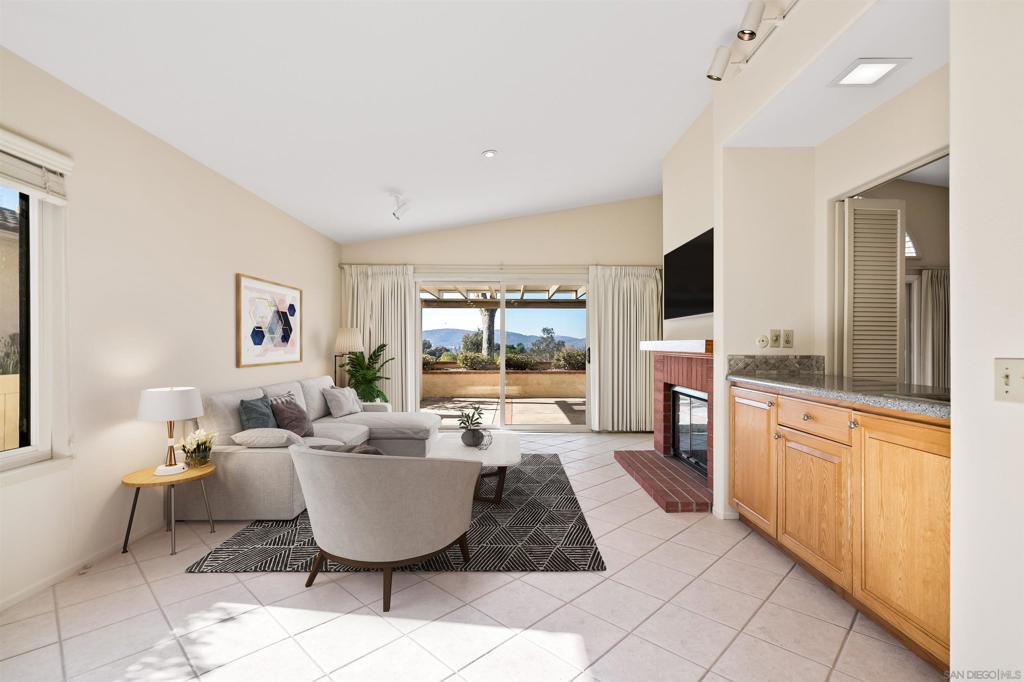 18113 Calle Estepona