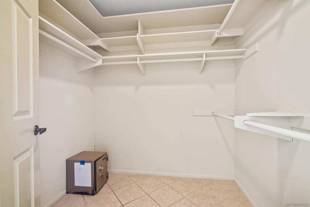 18113 Calle Estepona