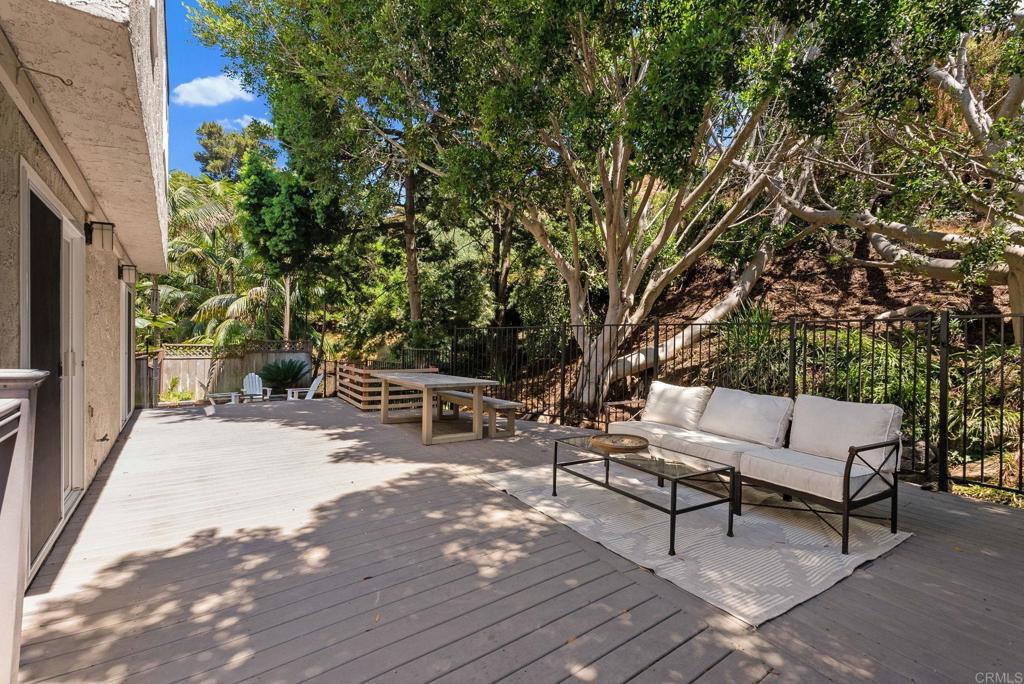 2735 Bay Canyon