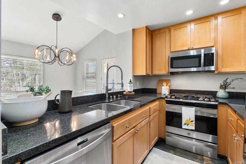 2735 Bay Canyon