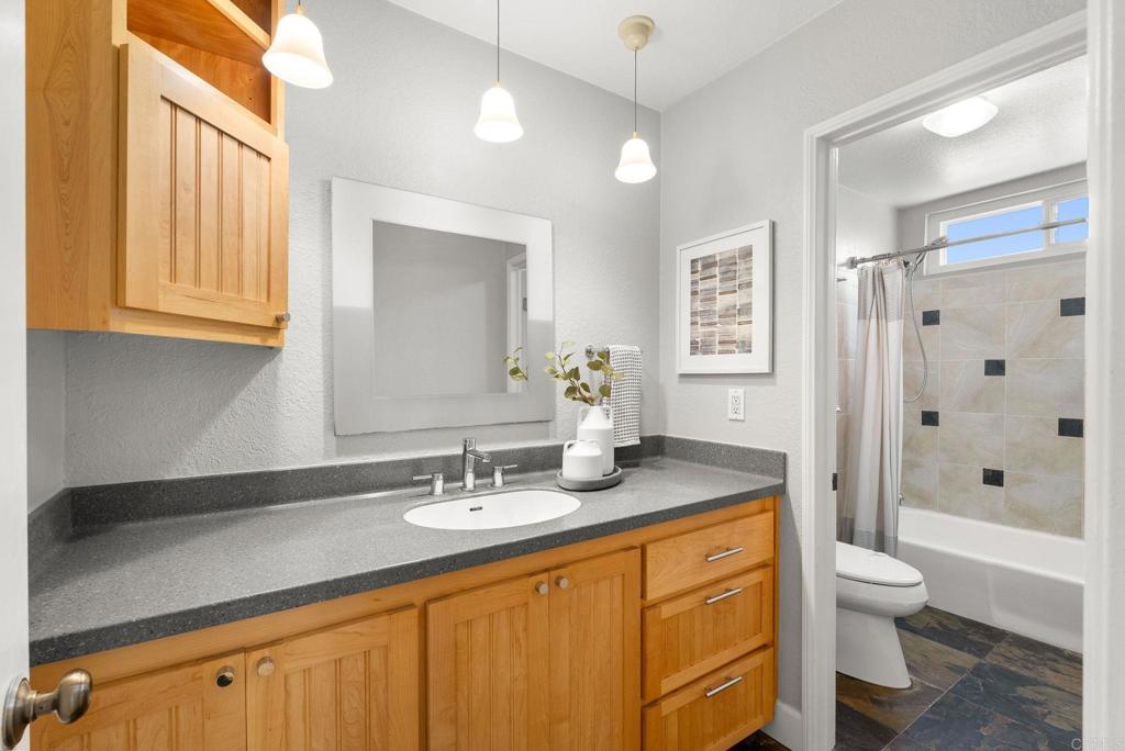 2735 Bay Canyon