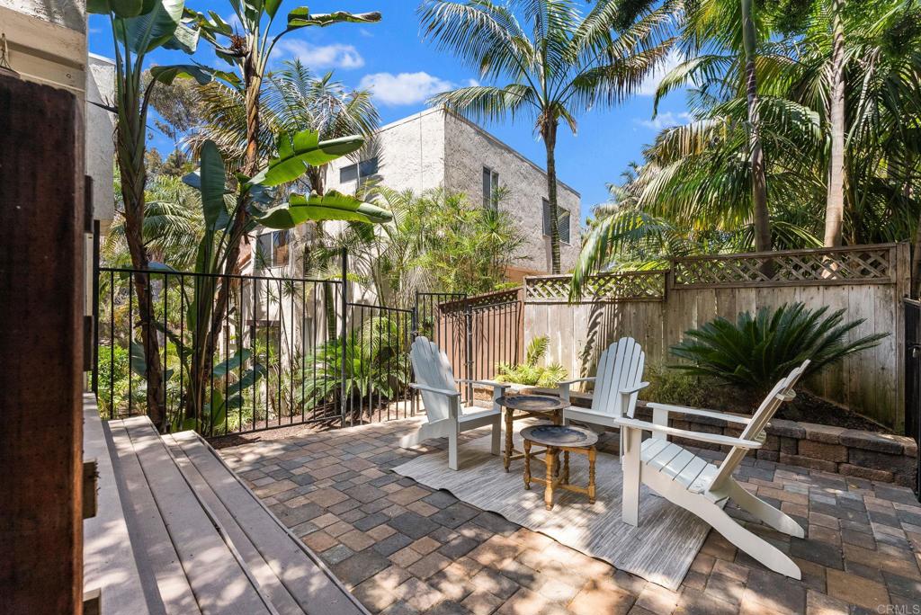 2735 Bay Canyon