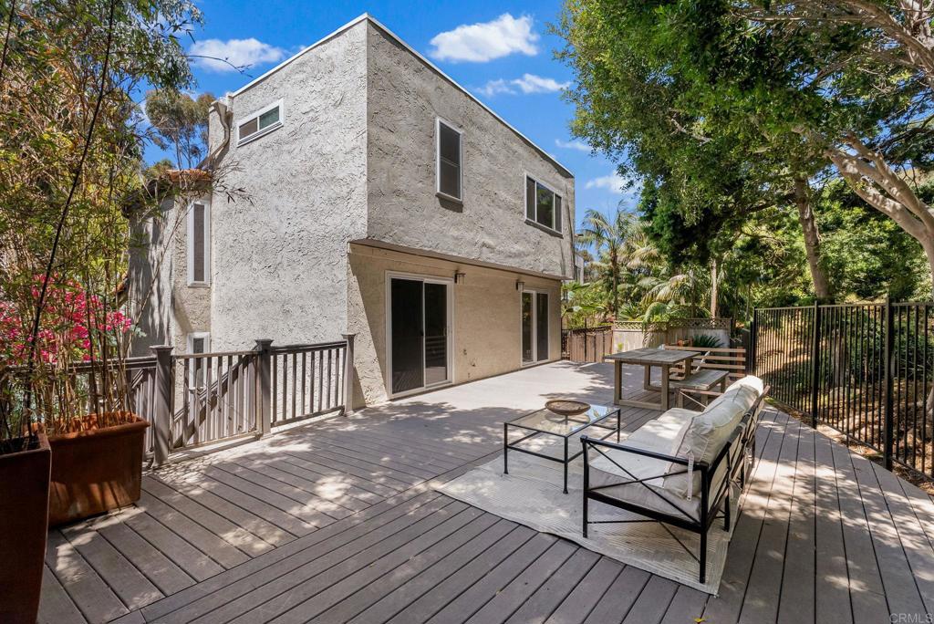 2735 Bay Canyon