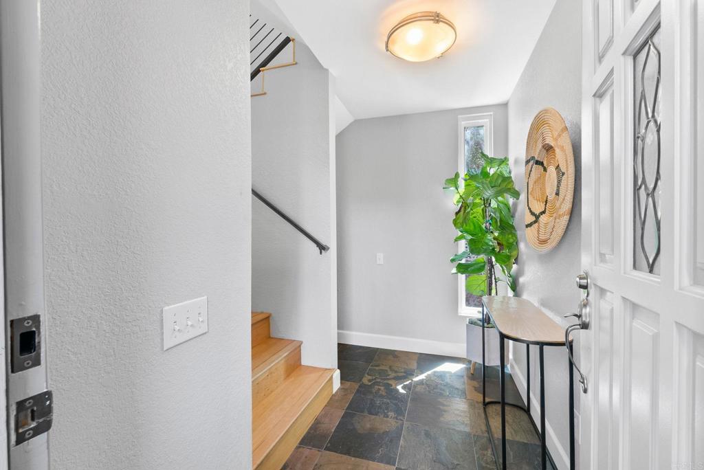 2735 Bay Canyon