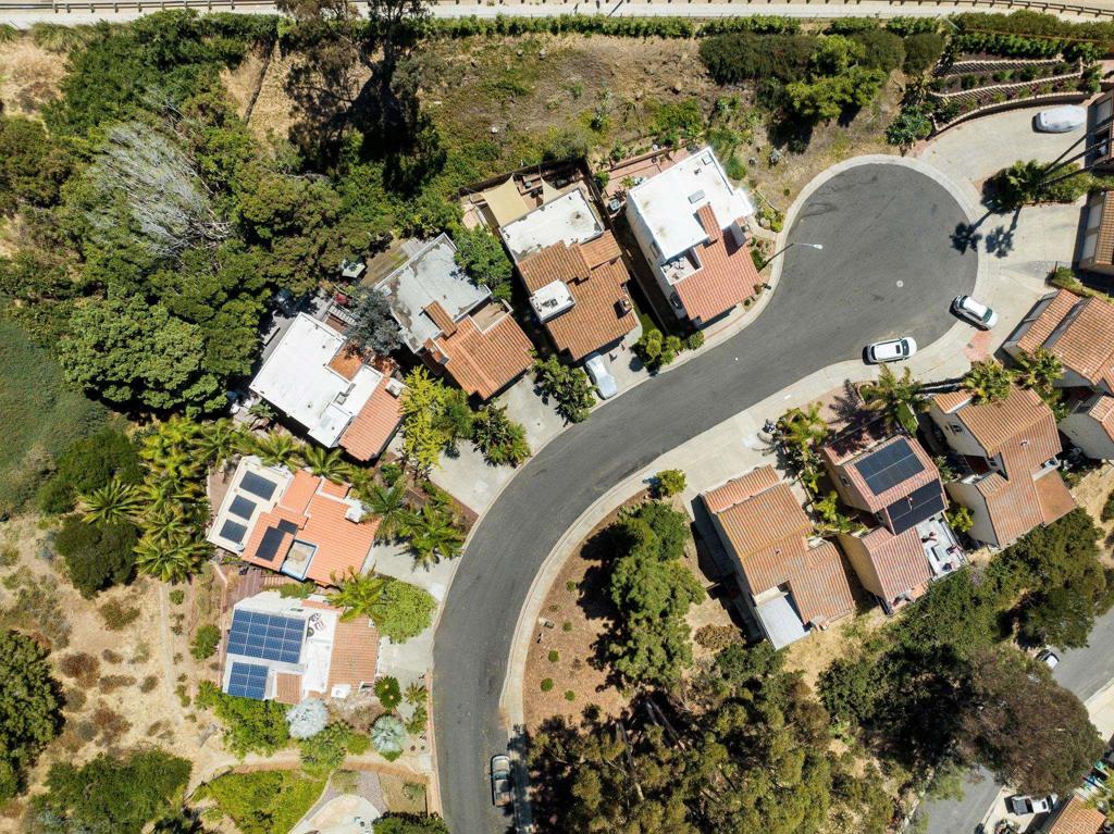 2735 Bay Canyon
