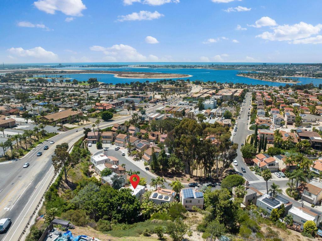2735 Bay Canyon