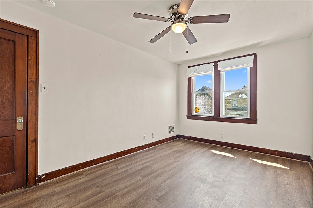 148 W Larkspur St