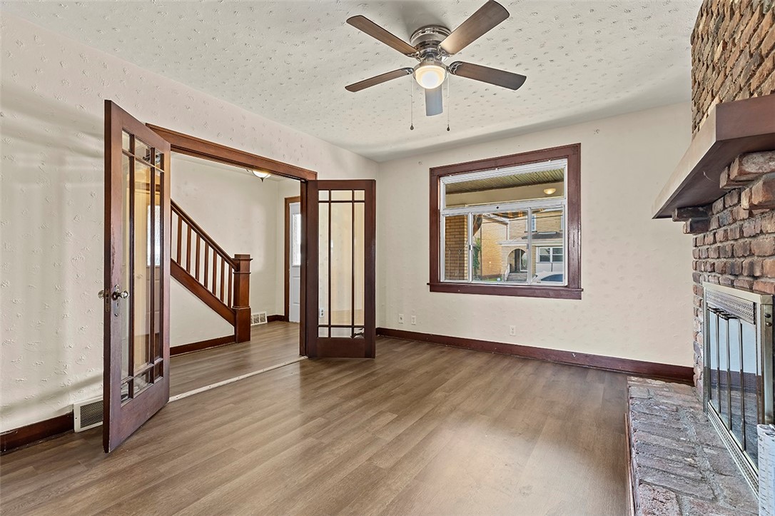 148 W Larkspur St