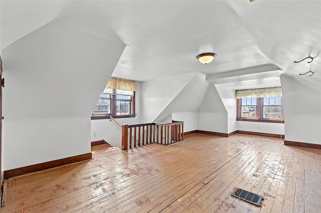 148 W Larkspur St
