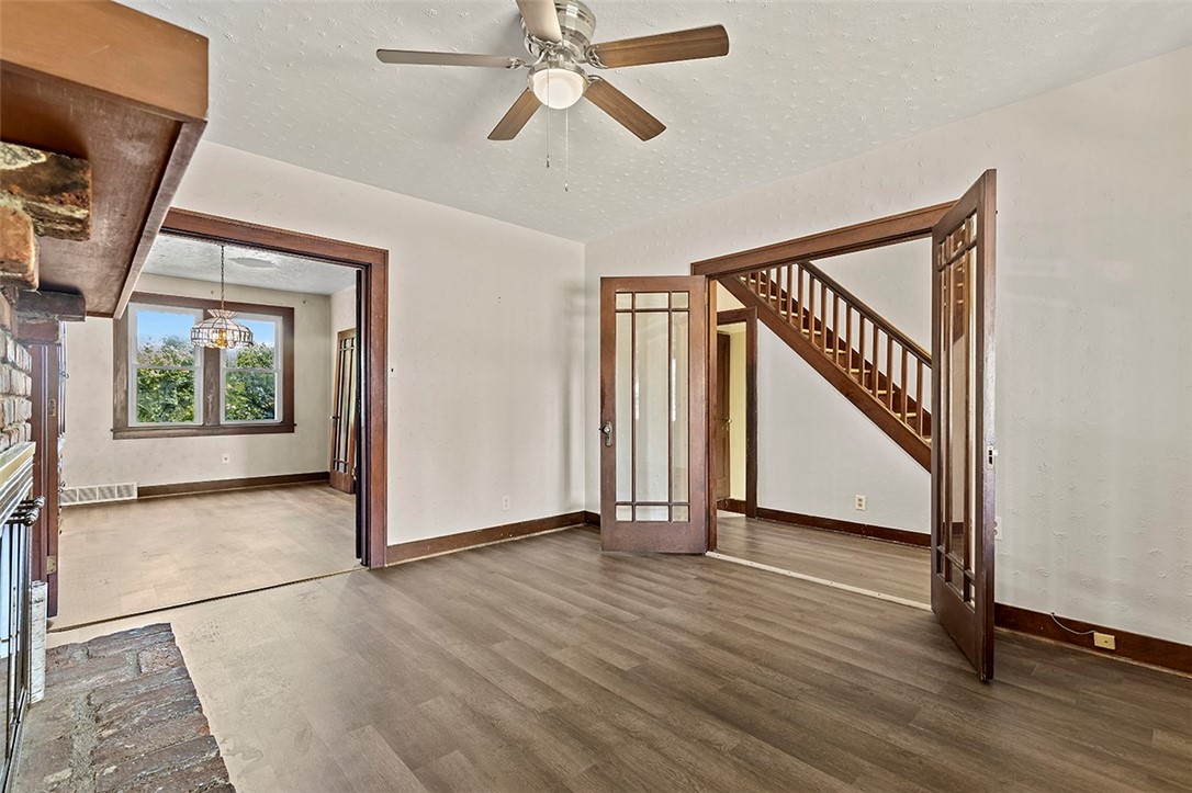 148 W Larkspur St