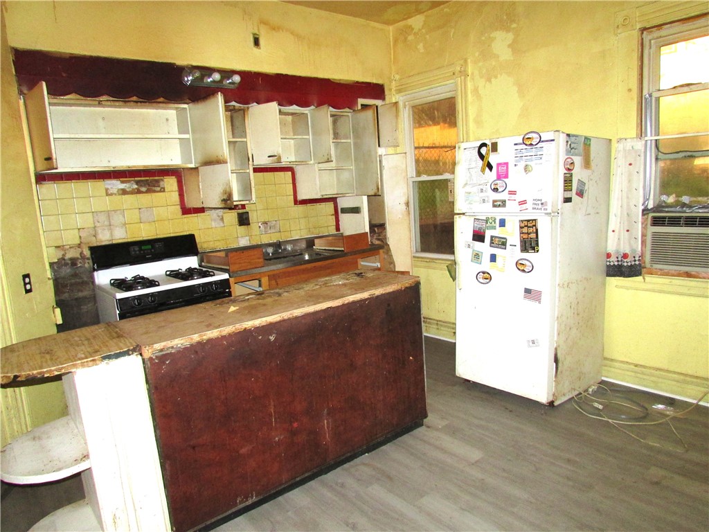 527 Delmont Ave