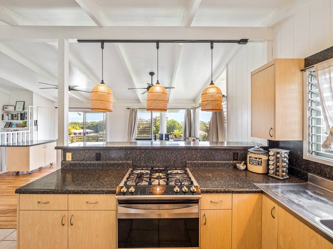 37 PILIALOHA ST