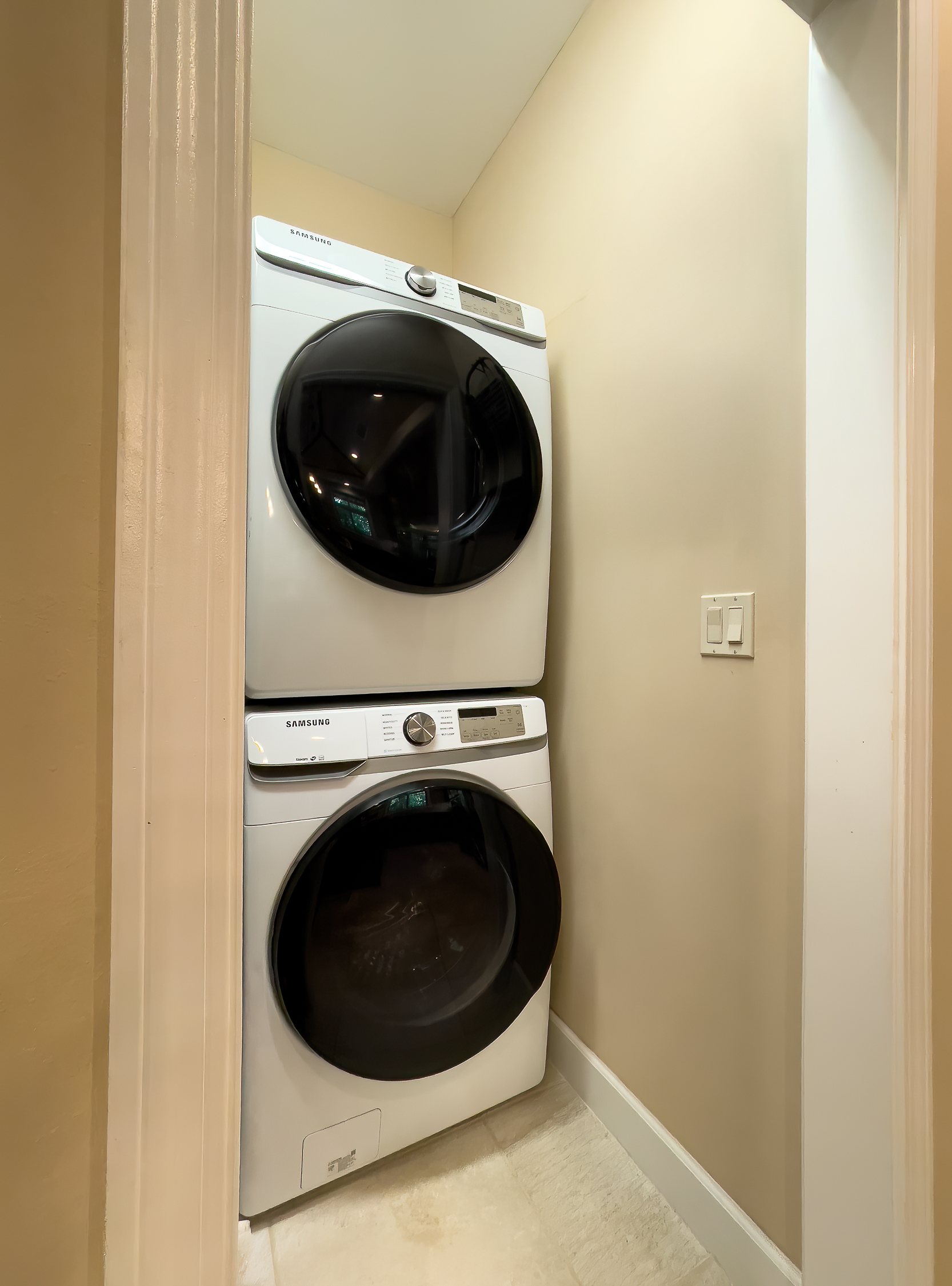 68-1122-N KANIKU DR 501591