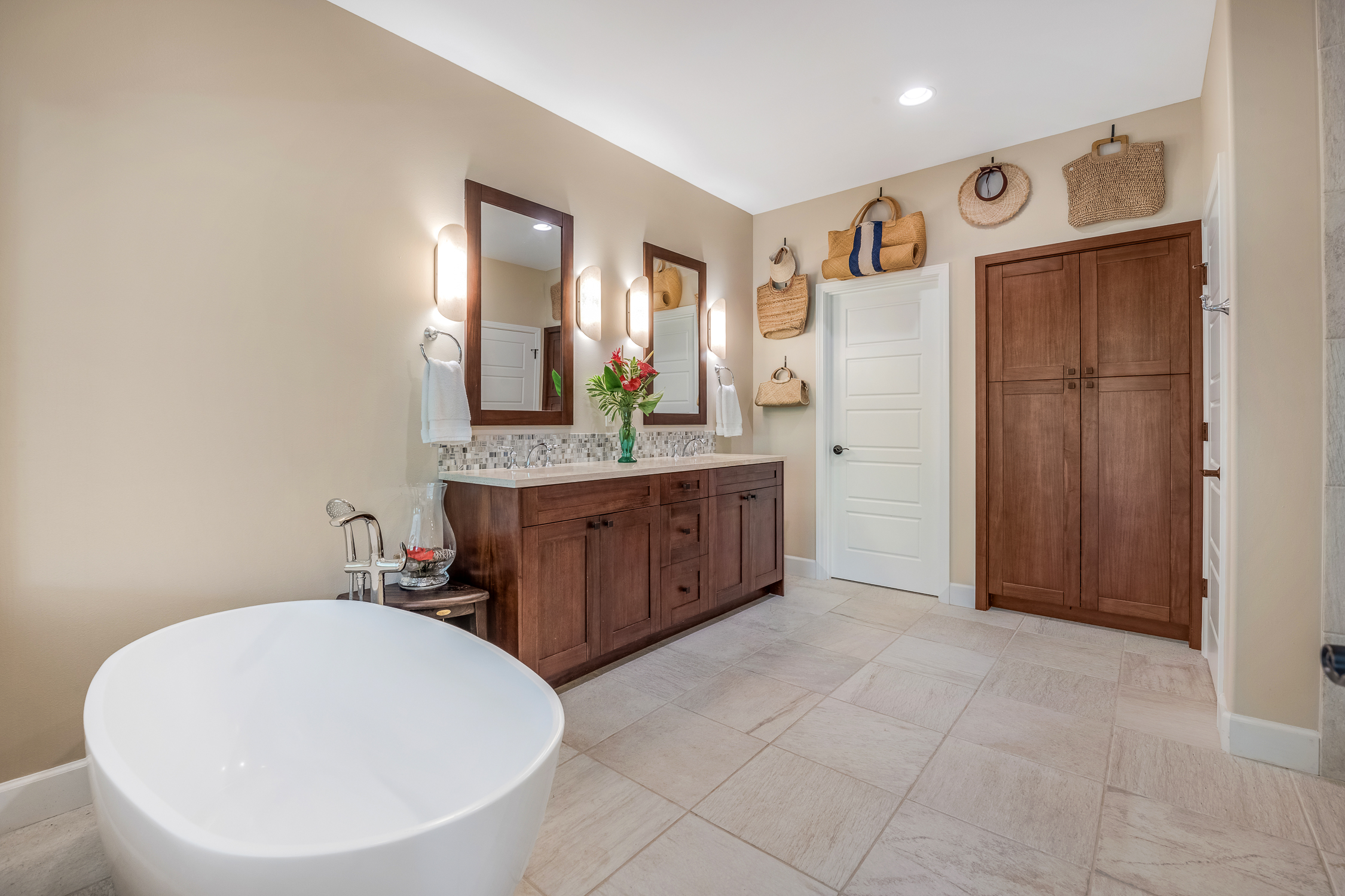 68-1122-N KANIKU DR 501591