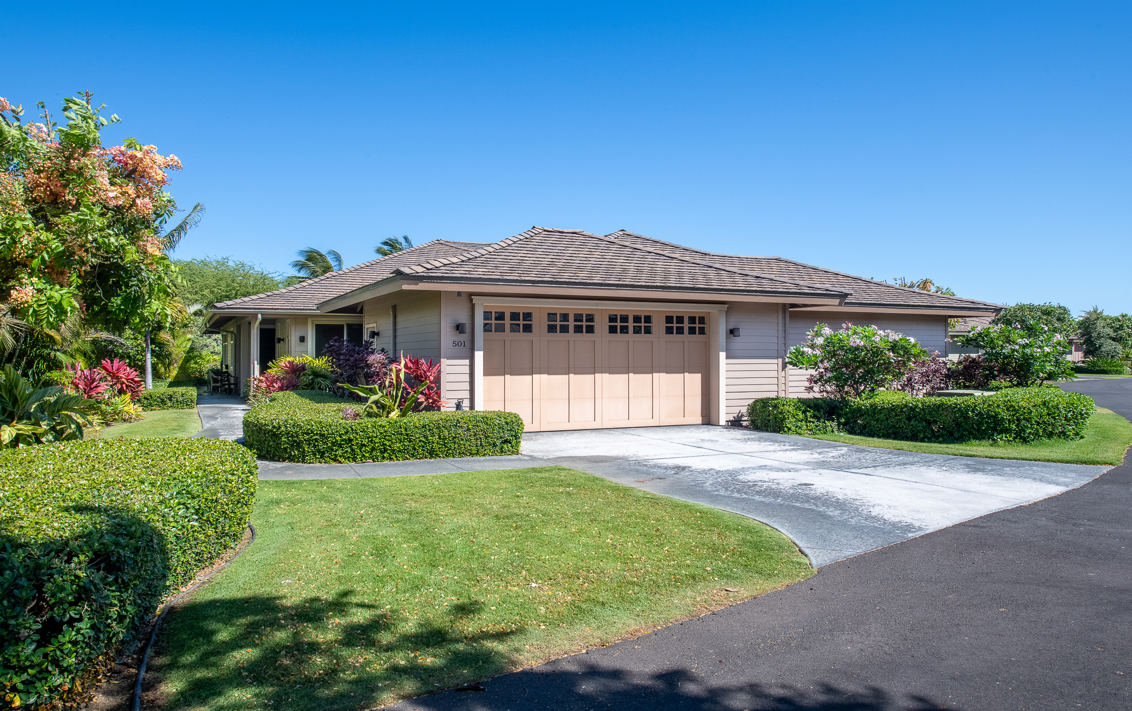 68-1122-N KANIKU DR 501591