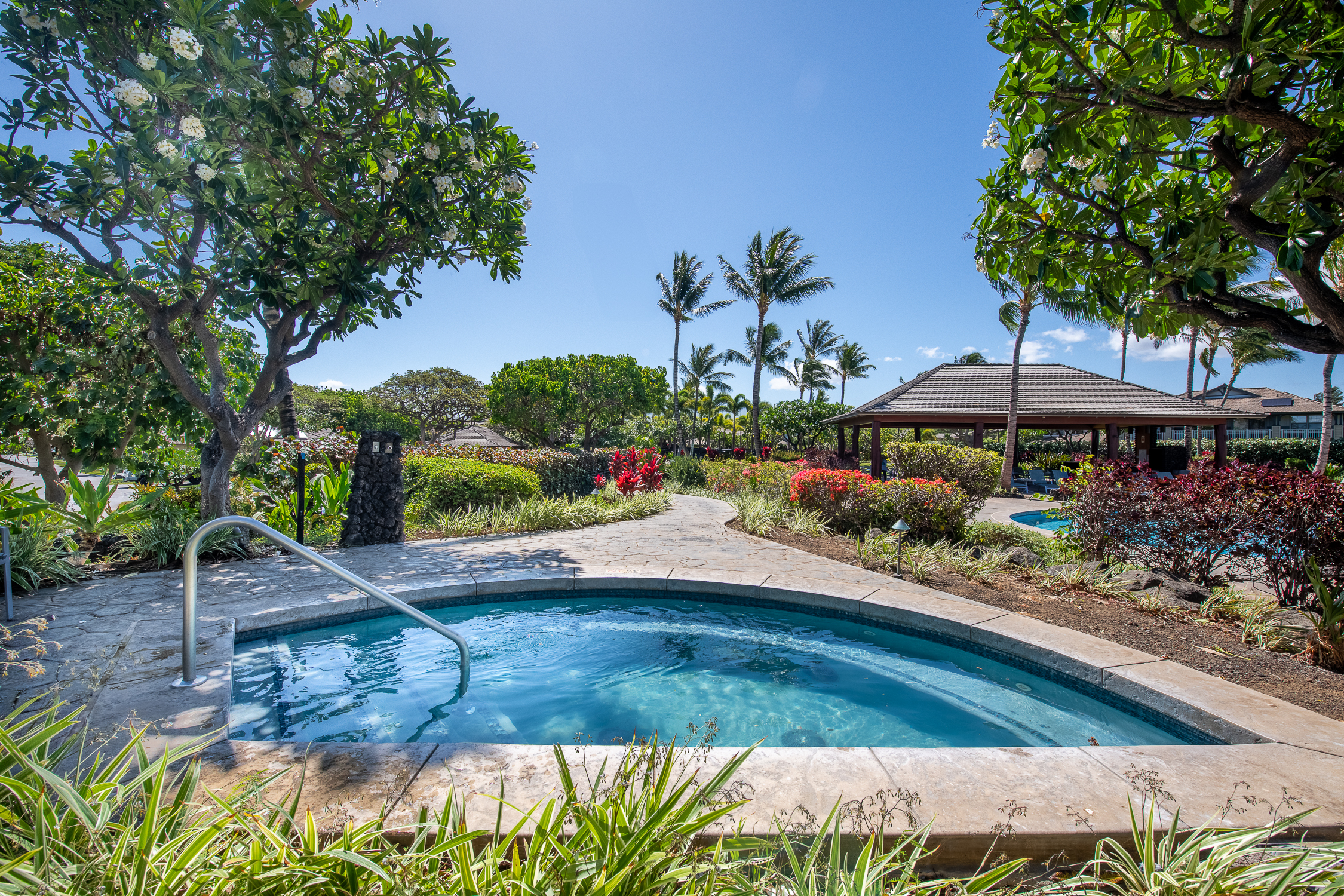 68-1122-N KANIKU DR 501591