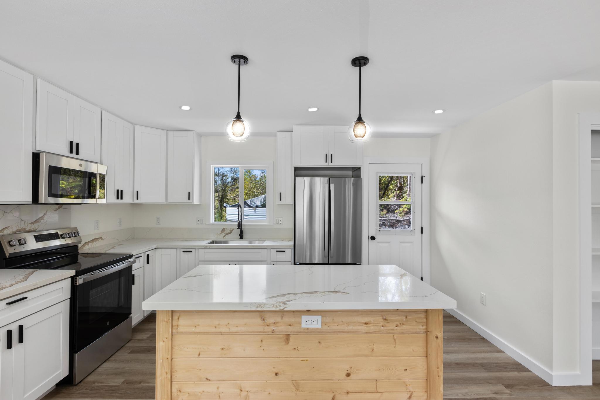 11-3105 MOKUNA ST