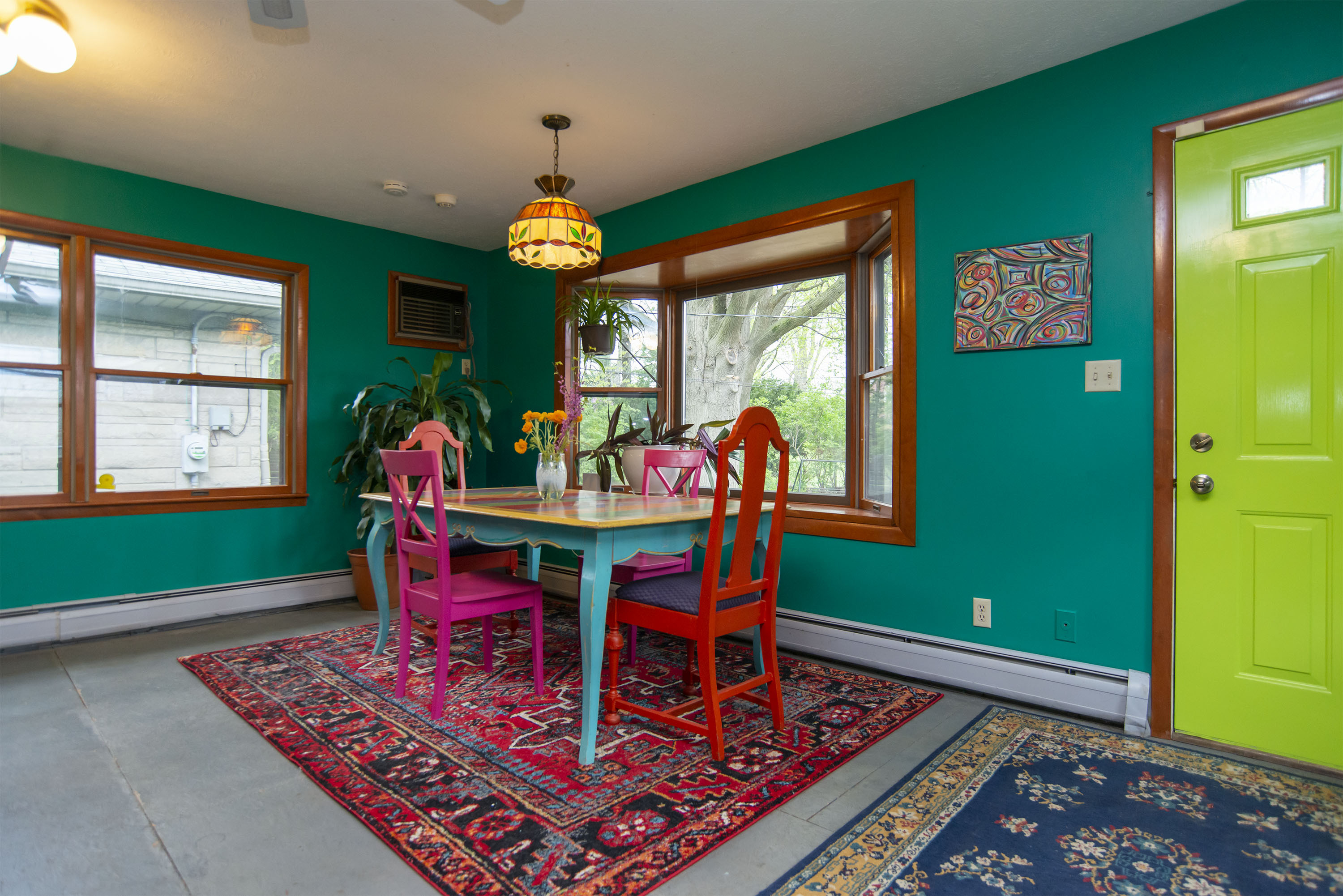 1041 N Bolton
