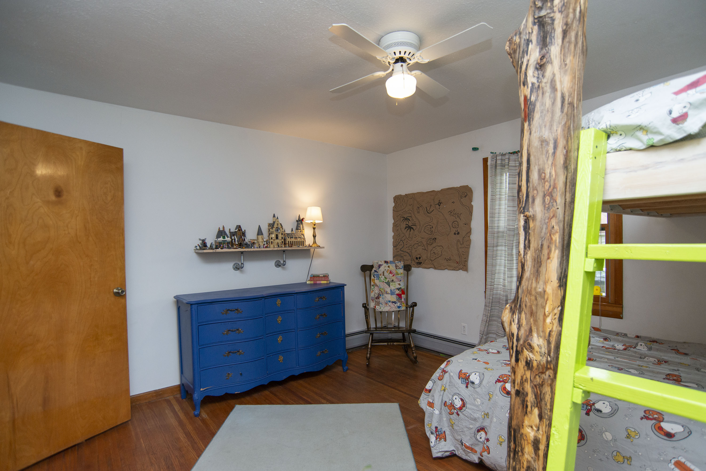1041 N Bolton
