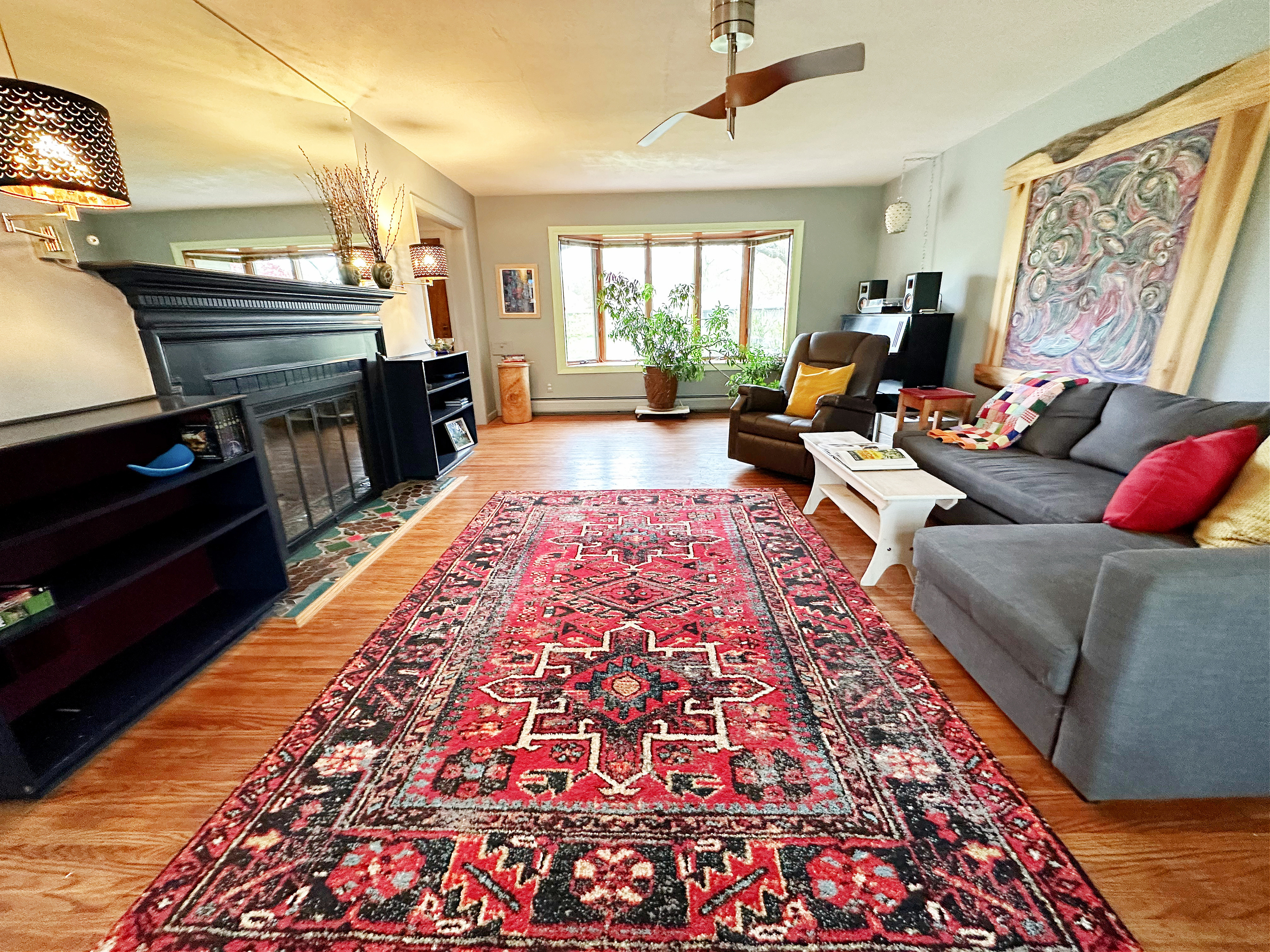 1041 N Bolton