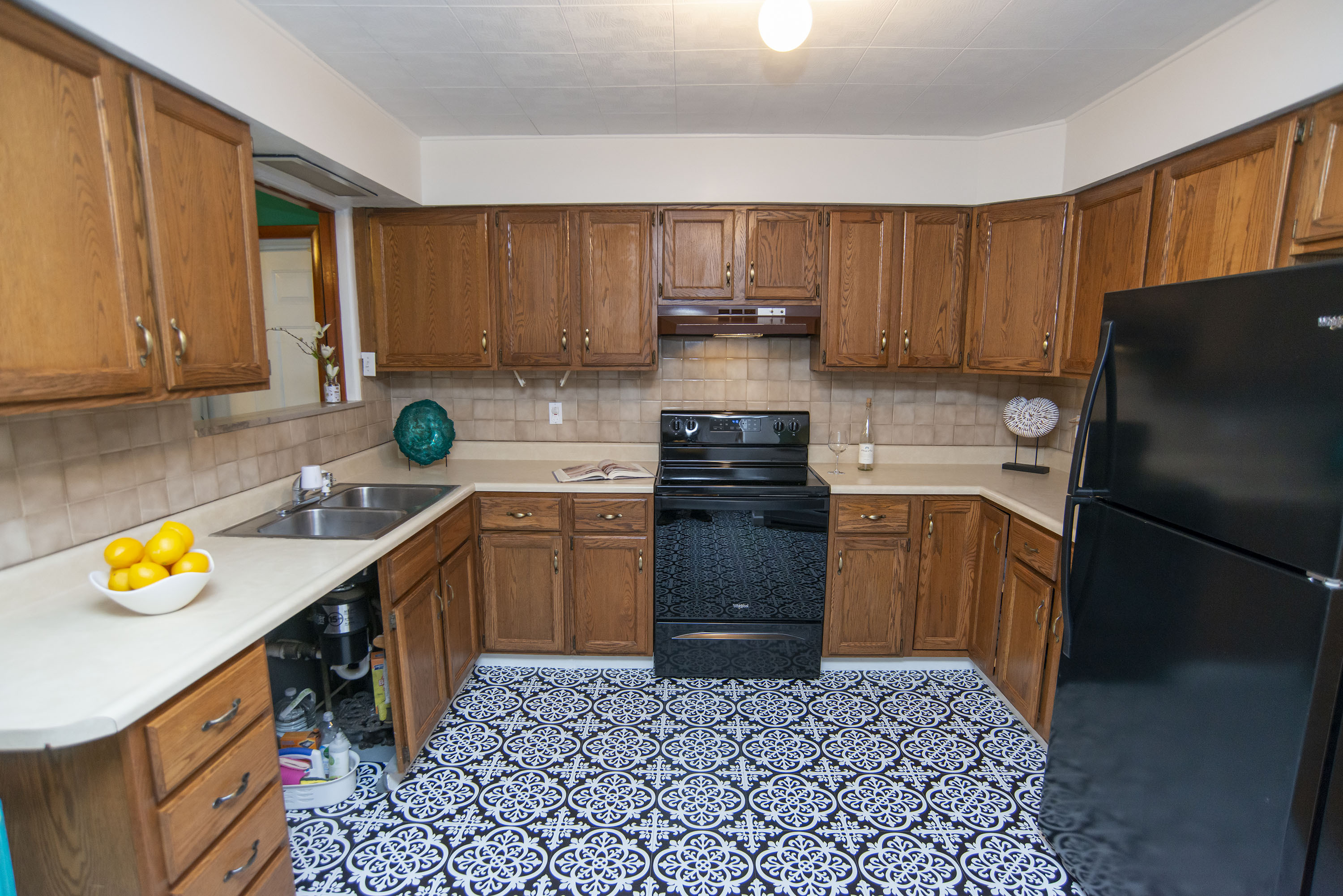 1041 N Bolton