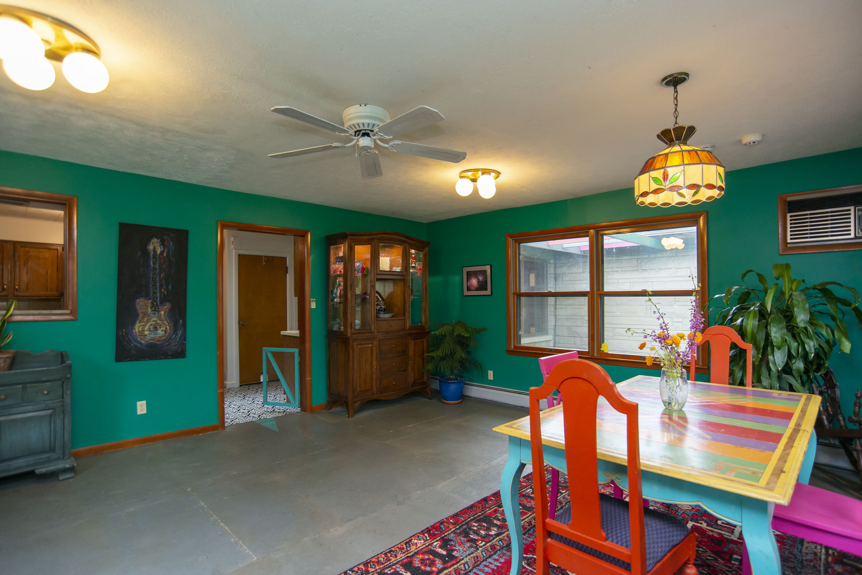 1041 N Bolton