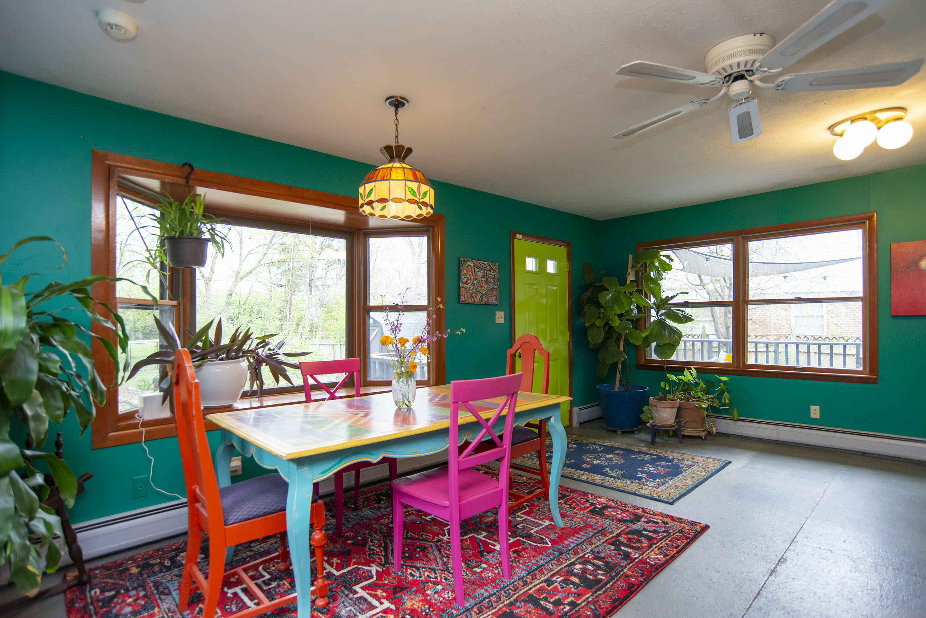 1041 N Bolton