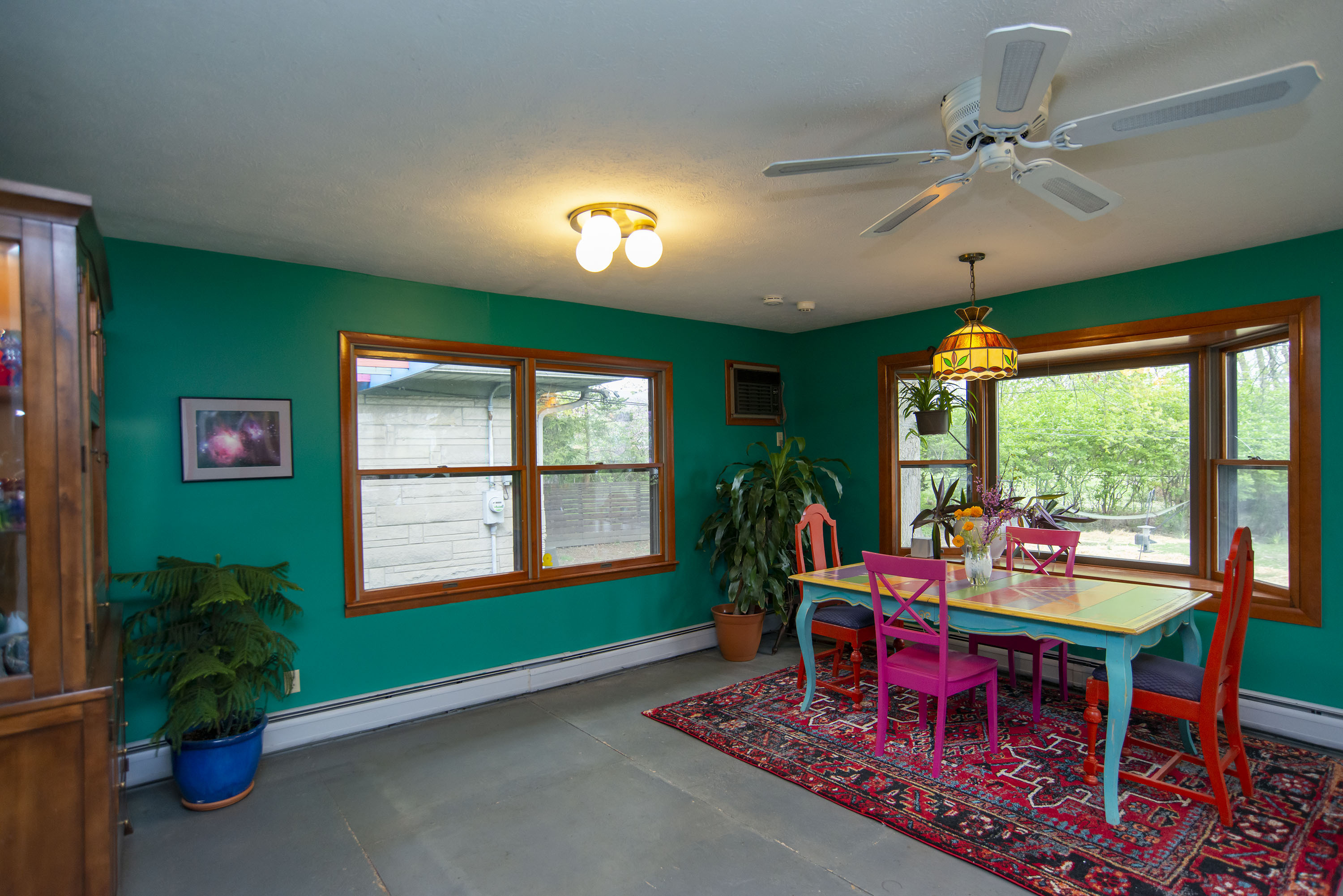 1041 N Bolton