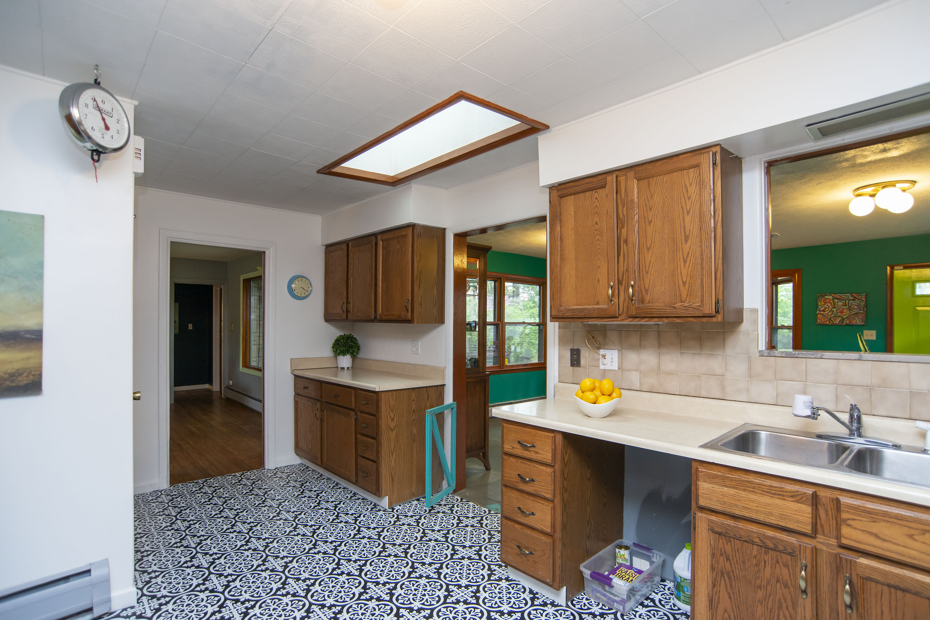 1041 N Bolton