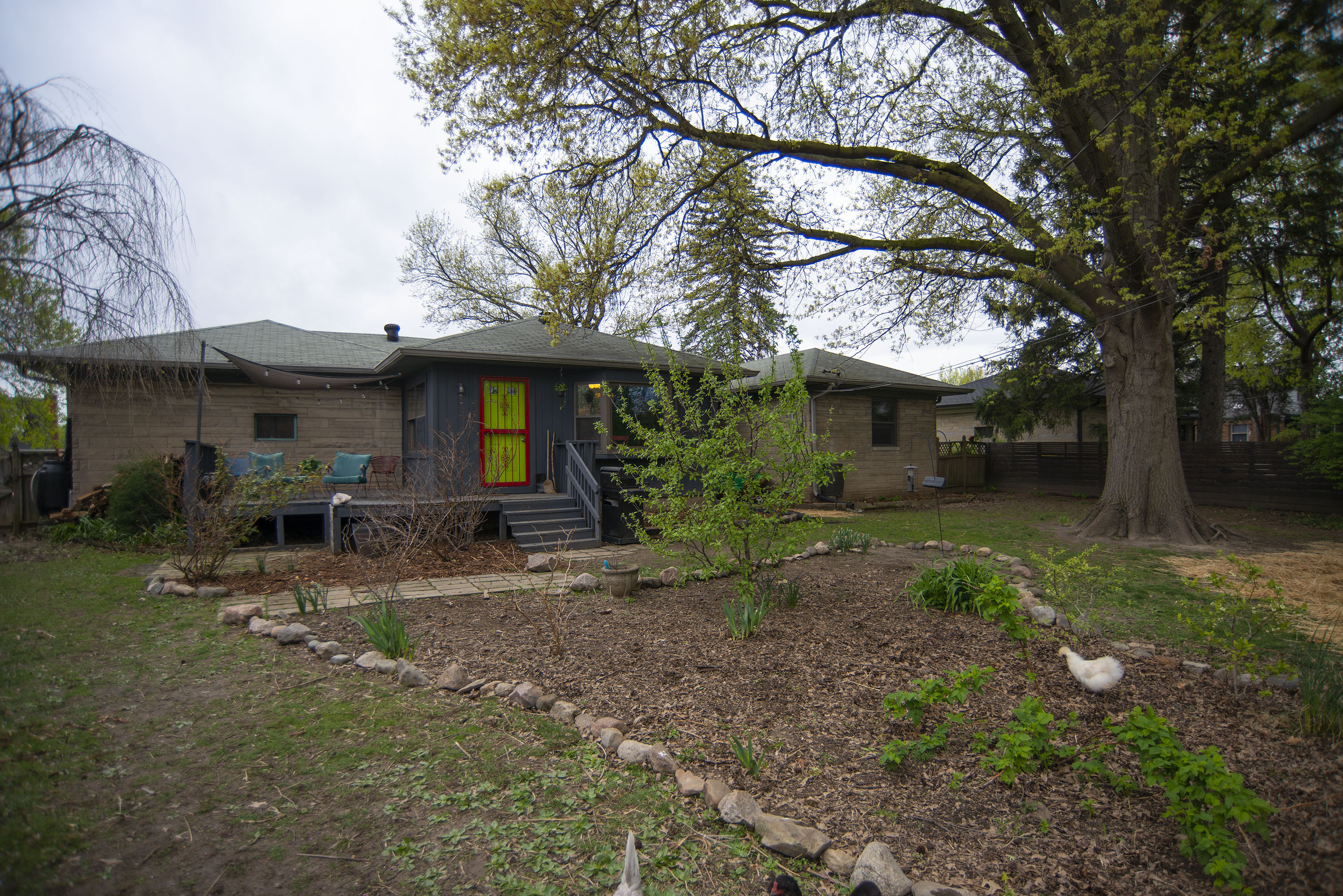 1041 N Bolton