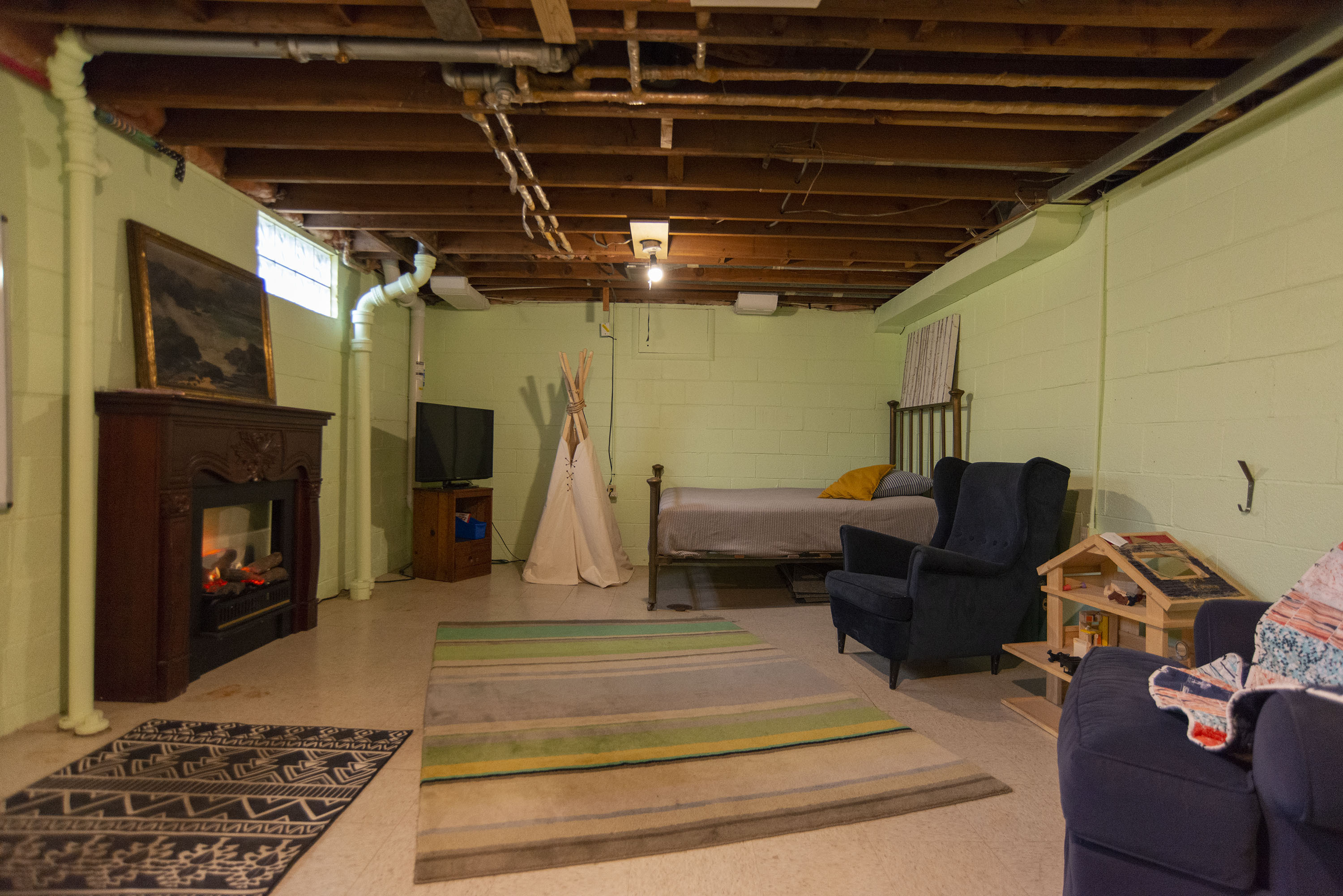 1041 N Bolton