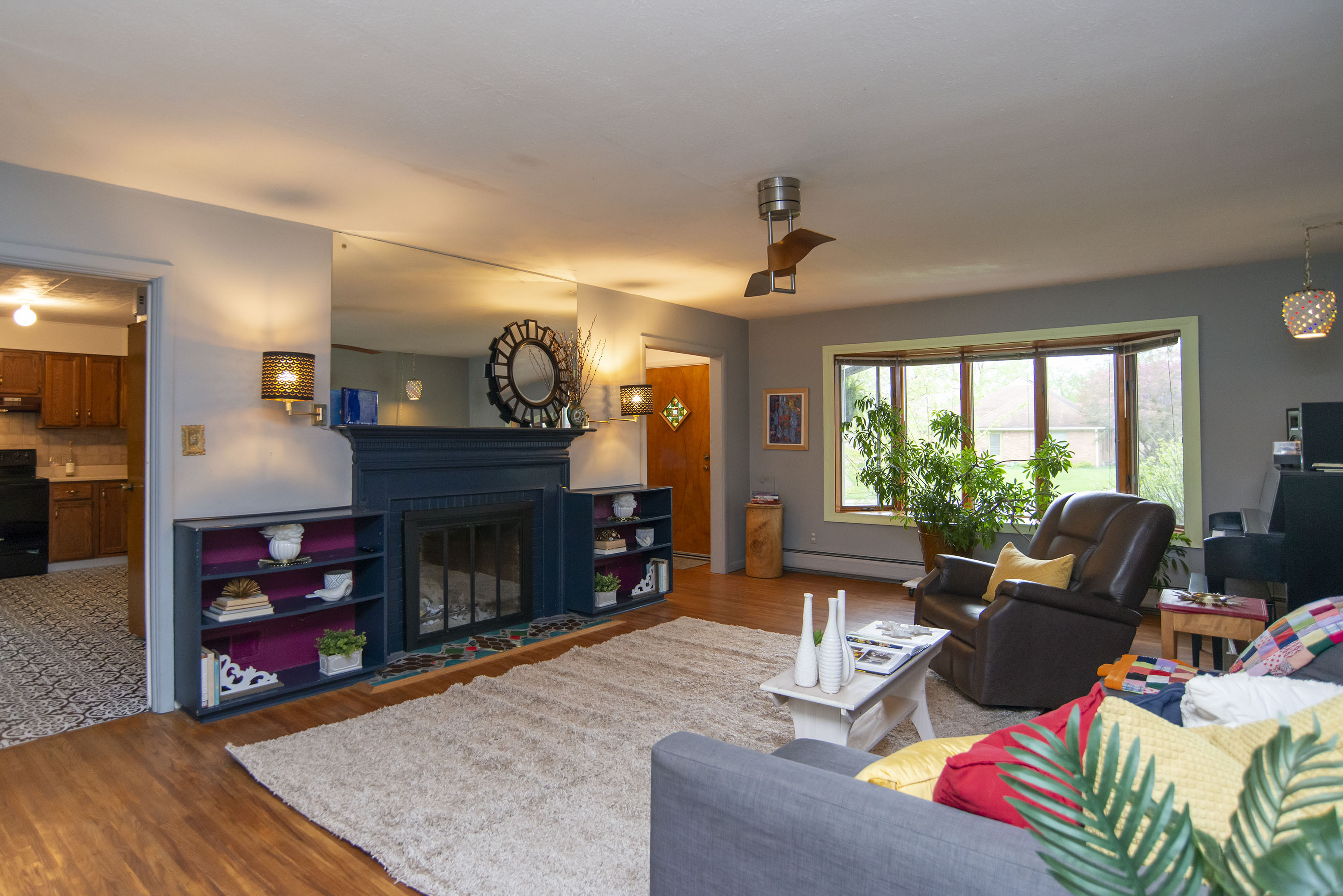 1041 N Bolton