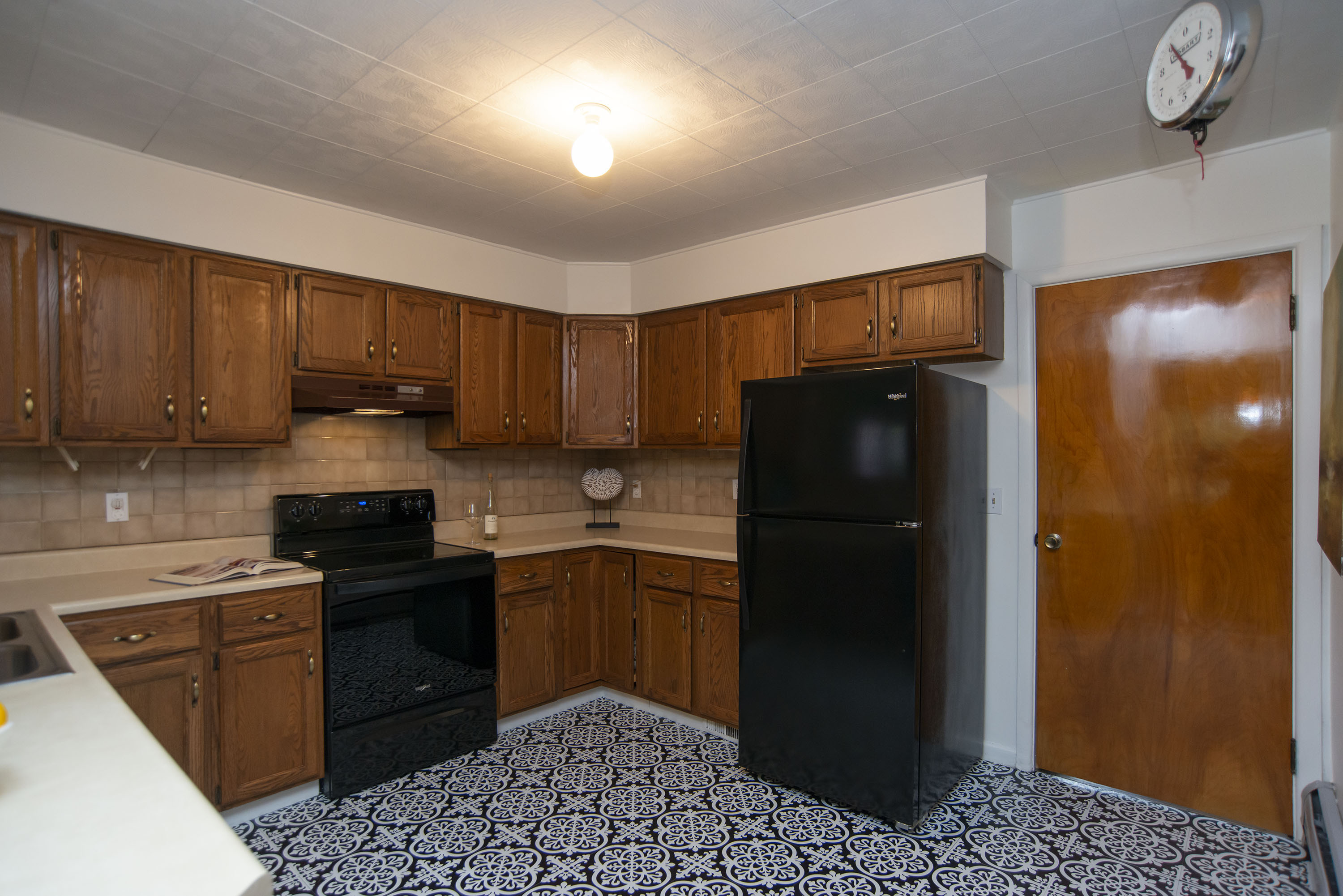 1041 N Bolton