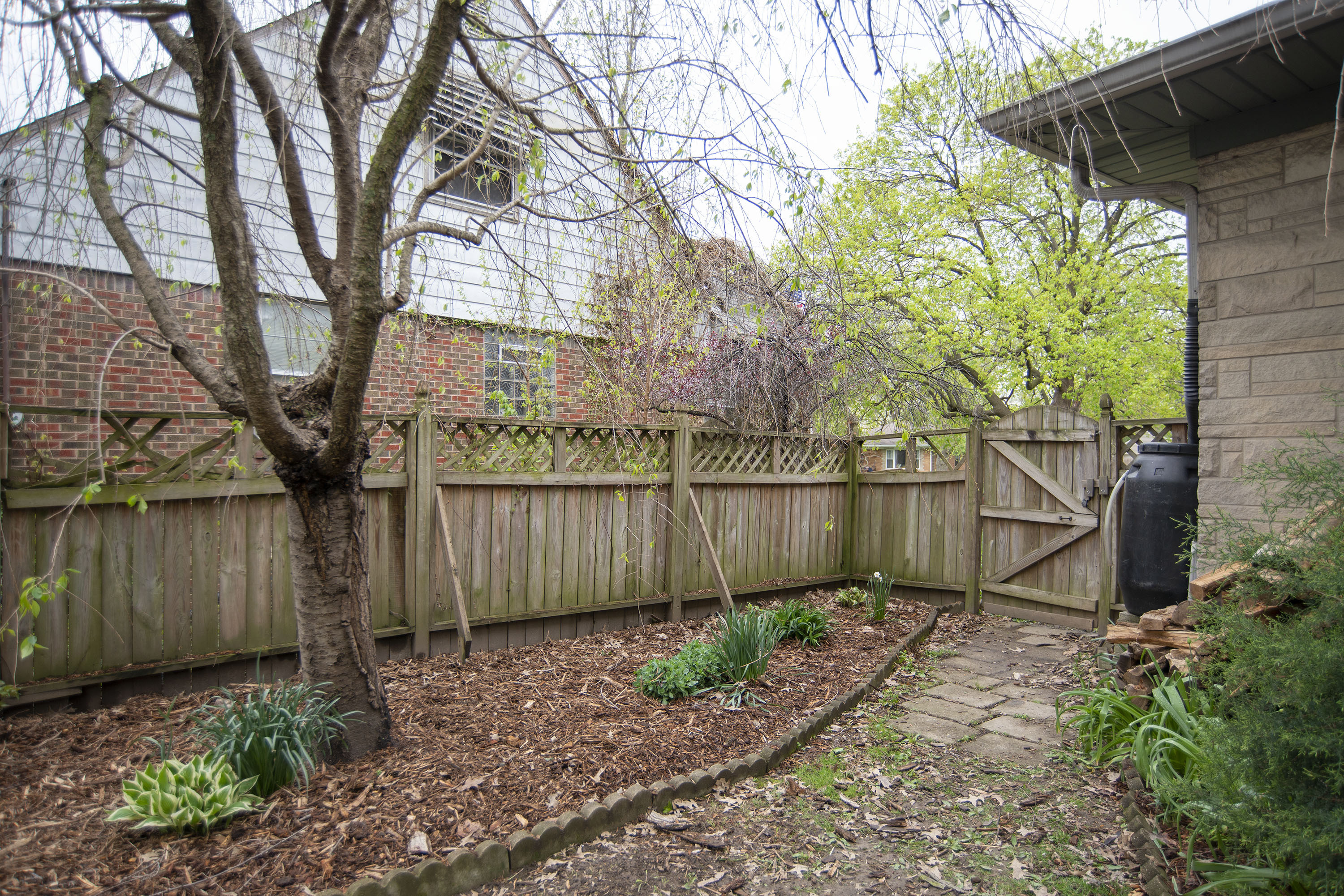 1041 N Bolton
