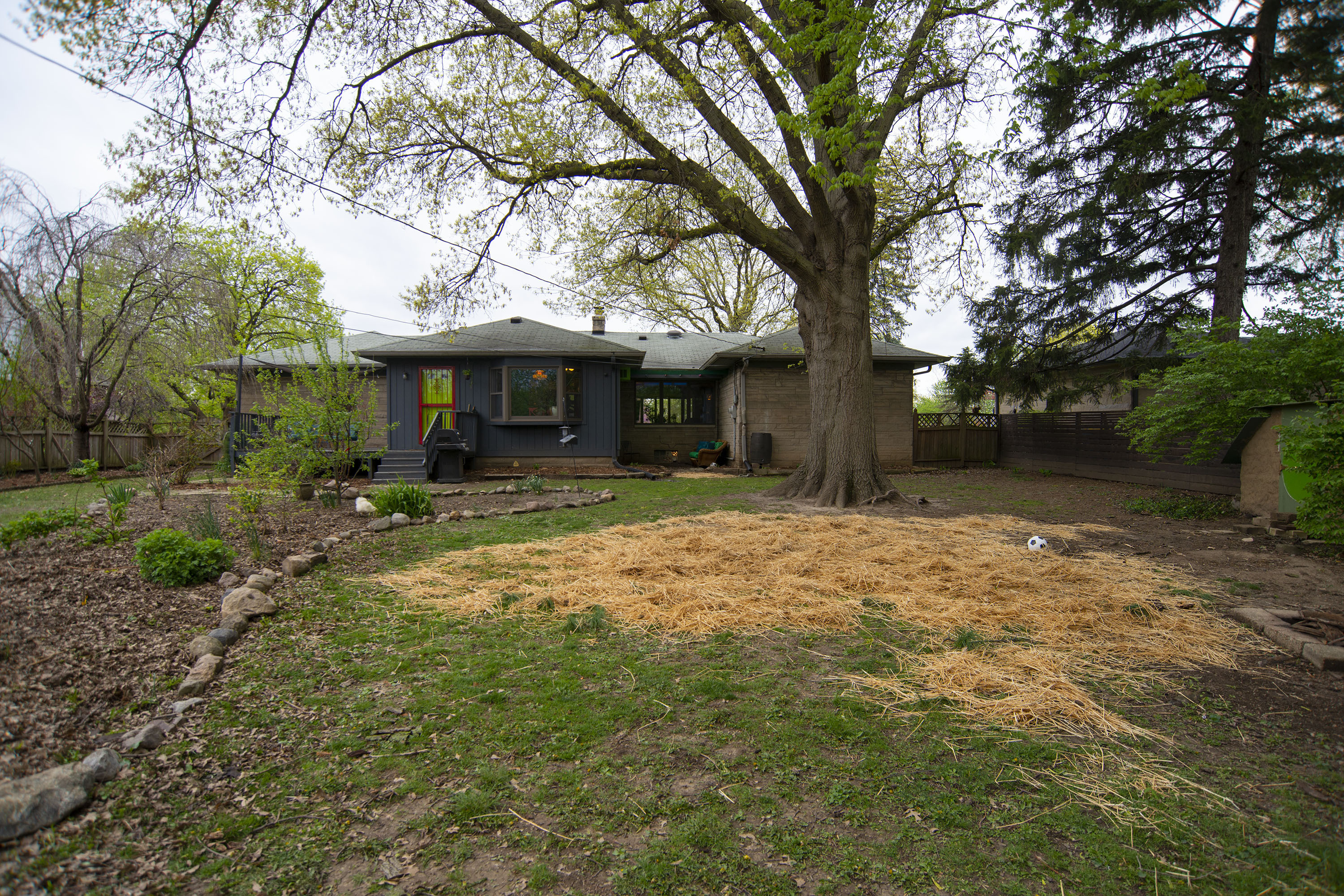 1041 N Bolton