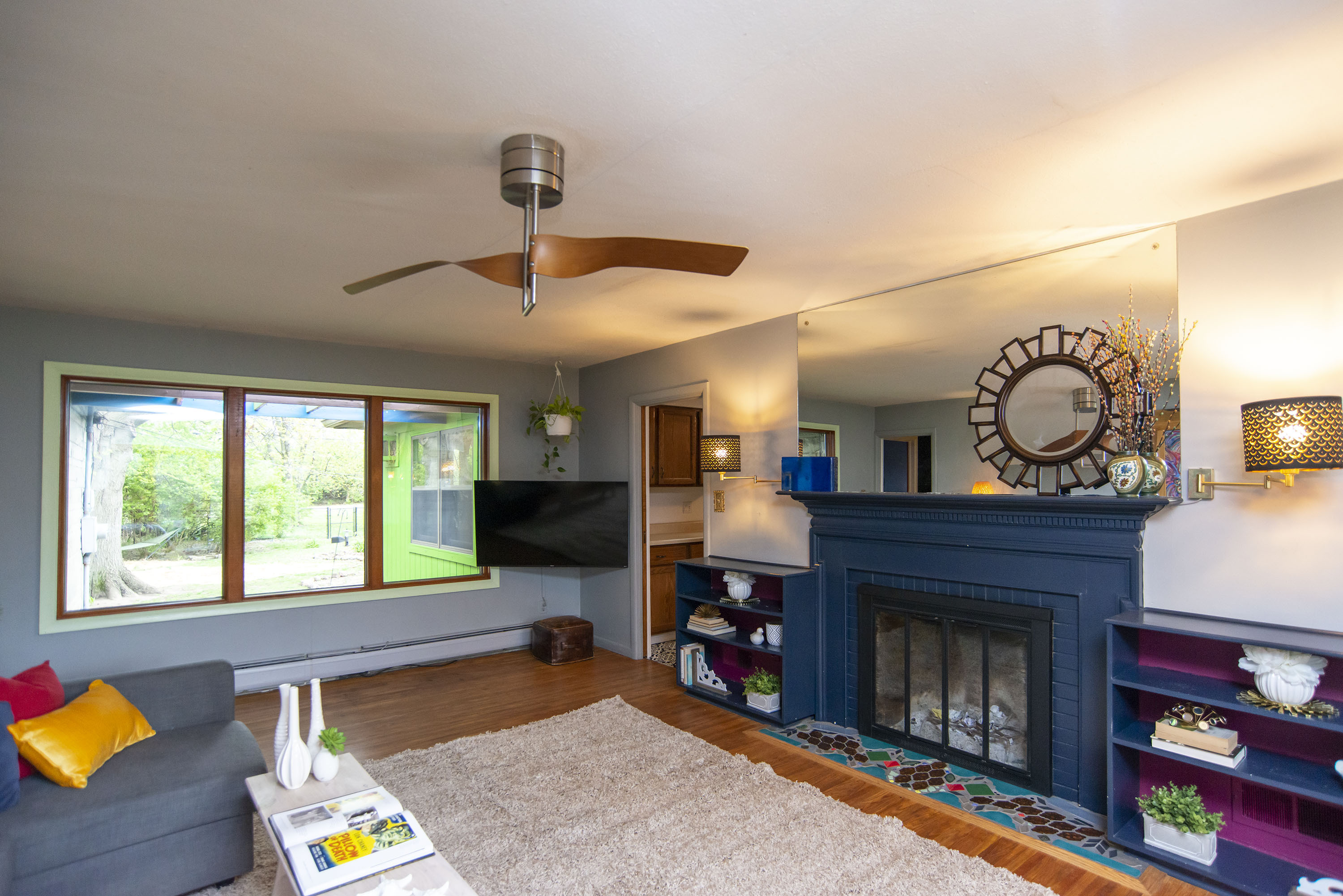 1041 N Bolton