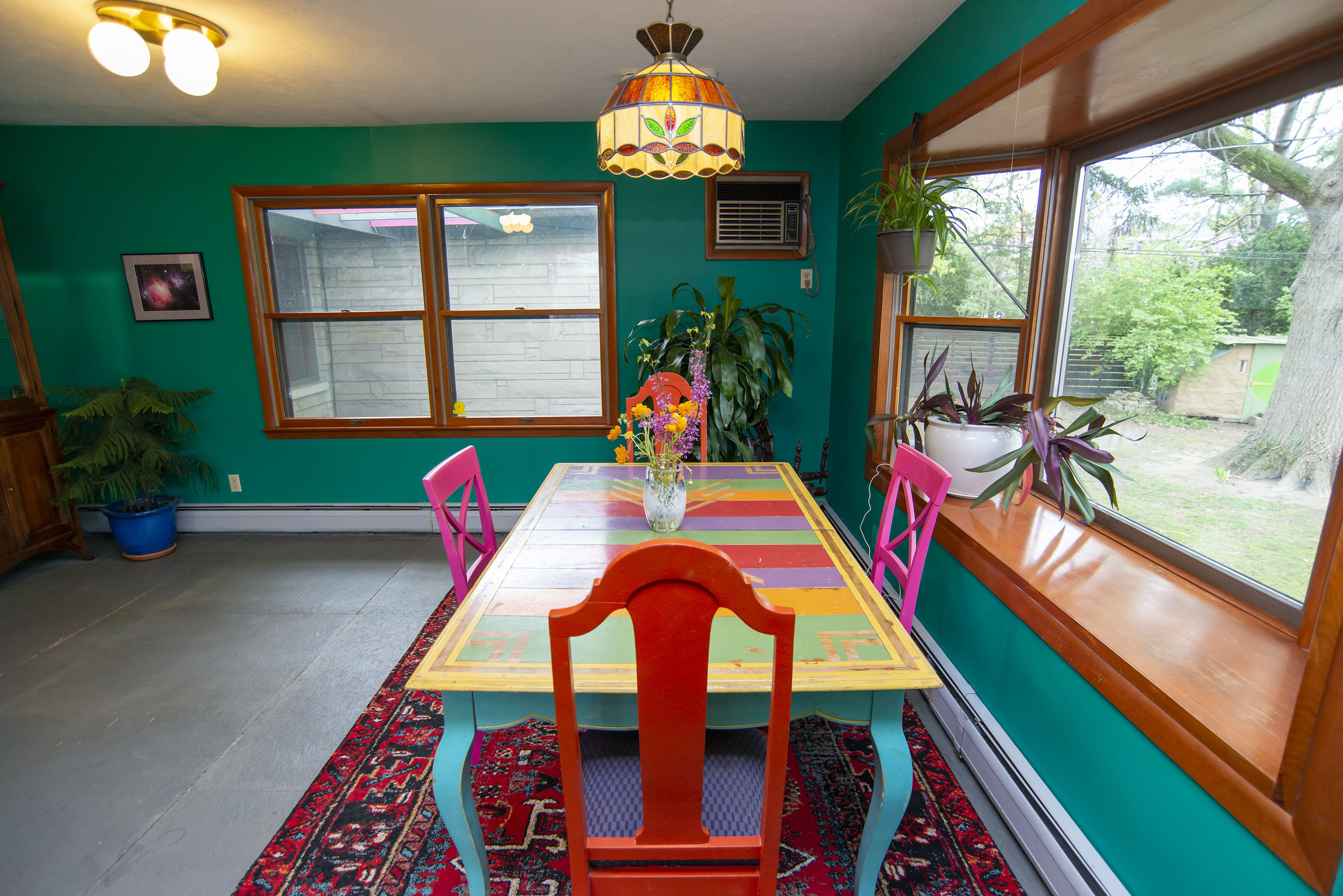 1041 N Bolton
