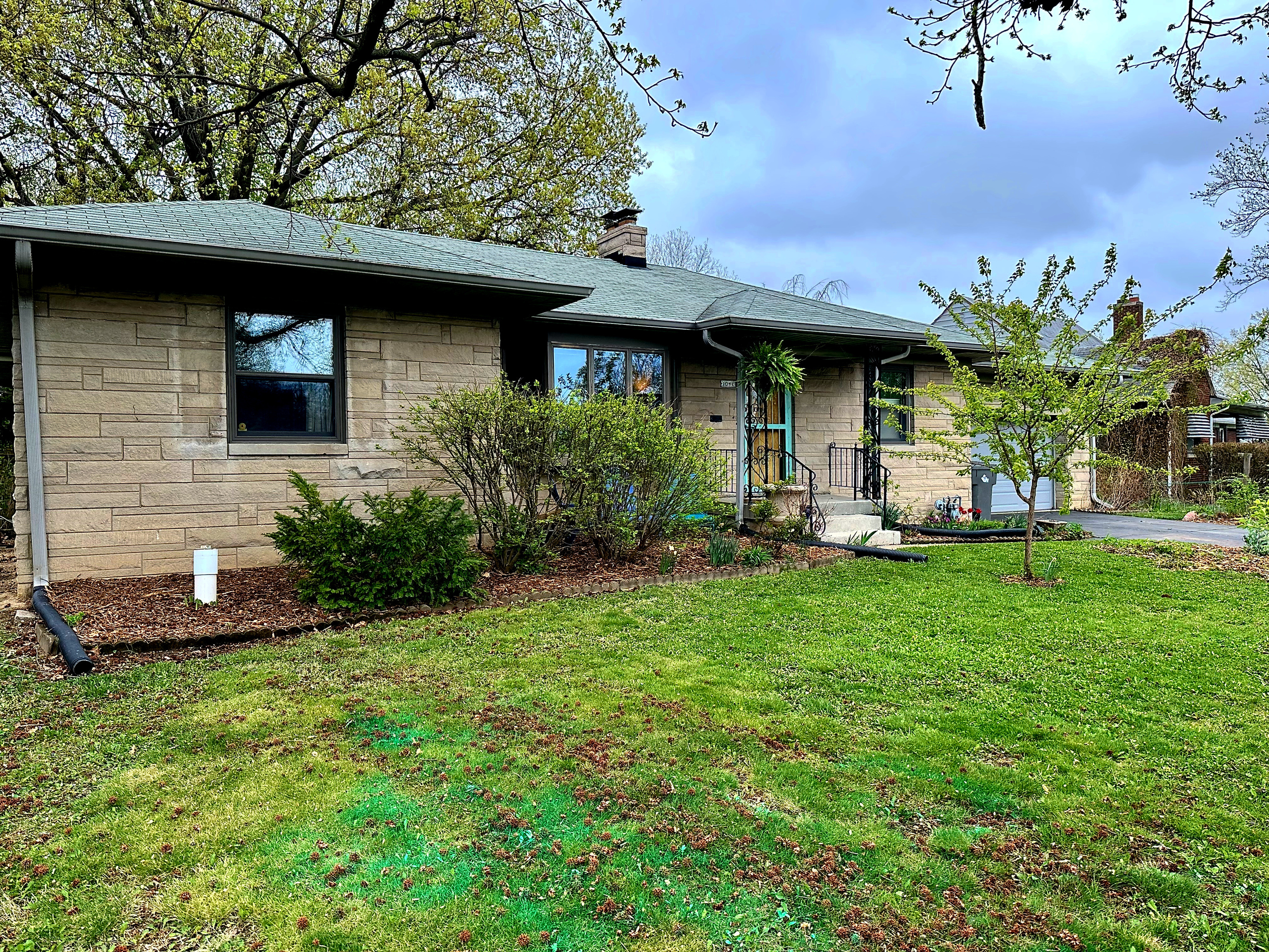 1041 N Bolton