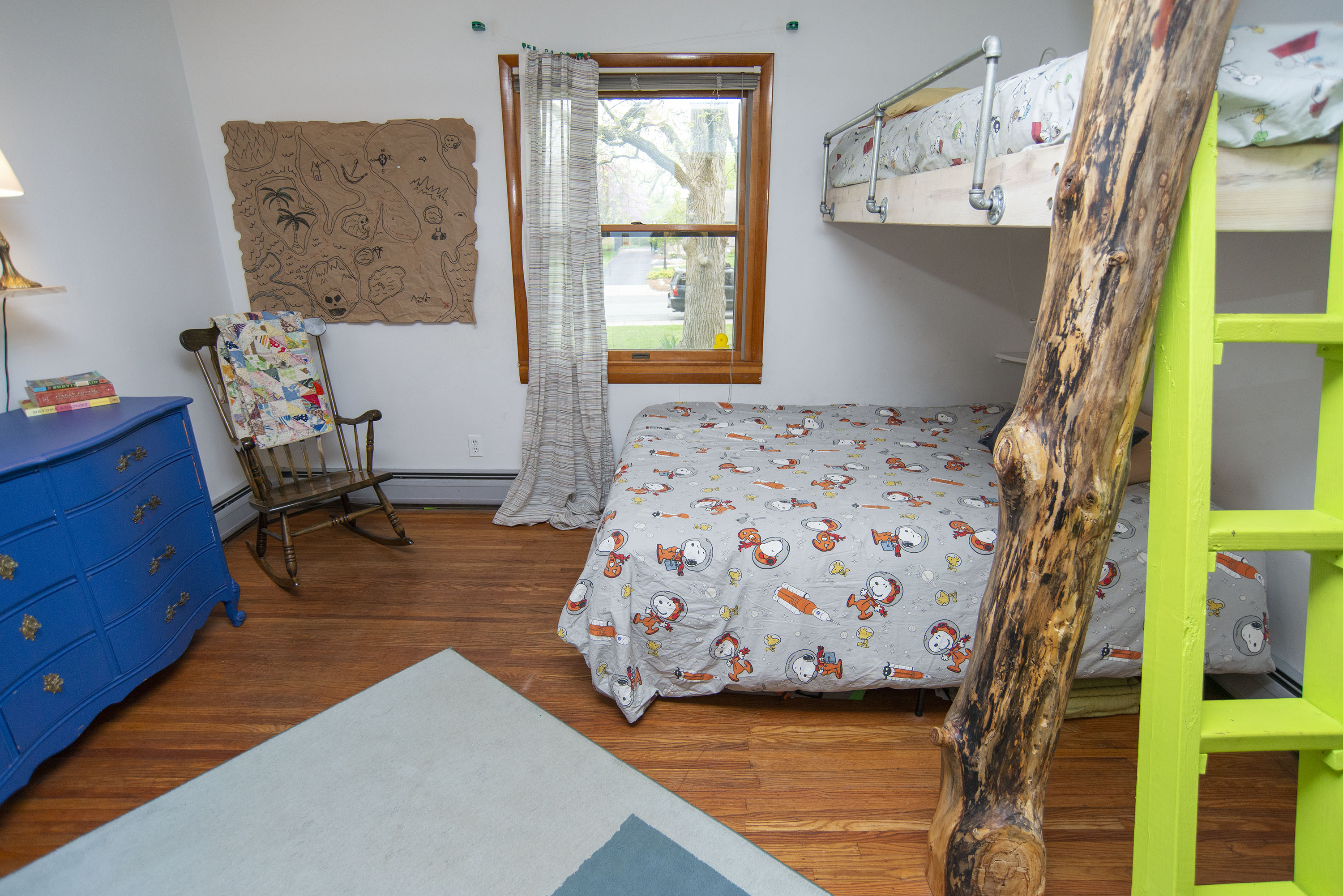 1041 N Bolton