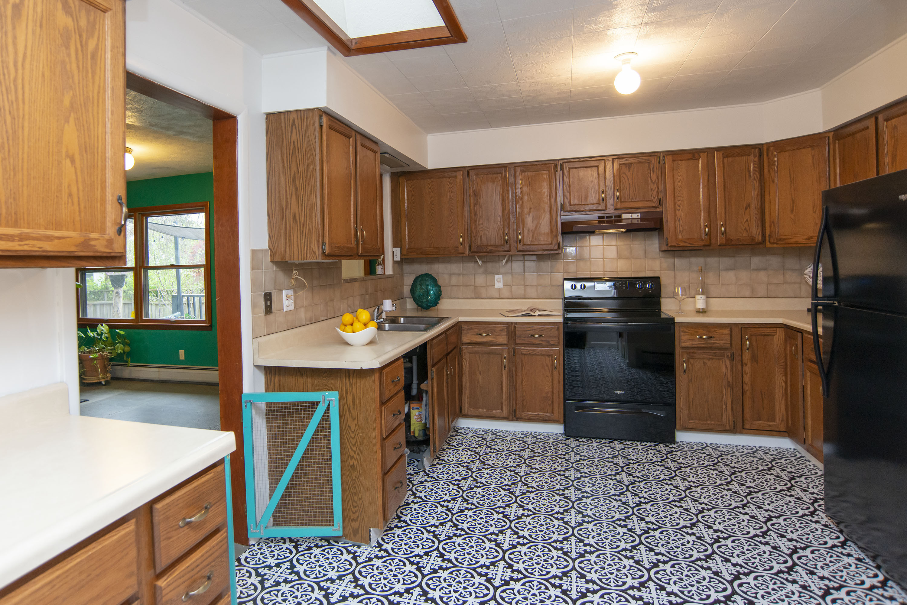 1041 N Bolton